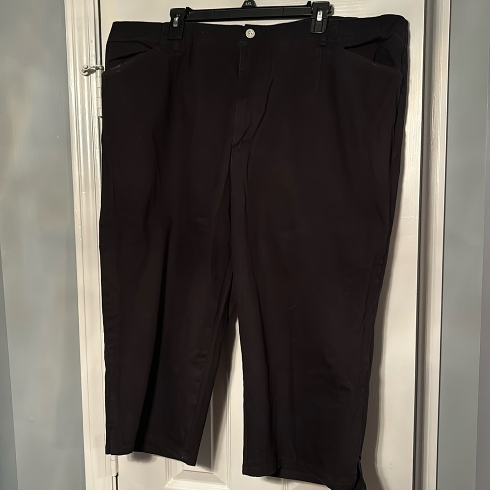 Gloria Vanderbilt black cropped jeans with pockets